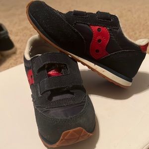 Saucing navy and red low pro
